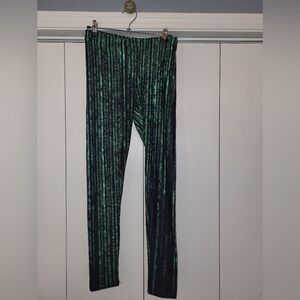 GearBunch Med Green And Black Leggings